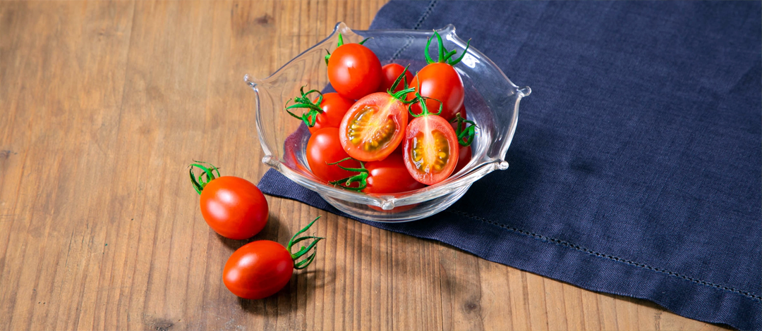 瑞々しいトマト