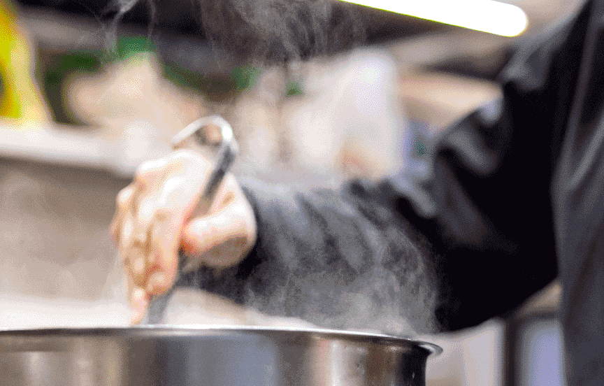 2時間以上煮詰めます