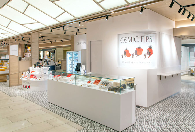 GINZA SIX店の店頭